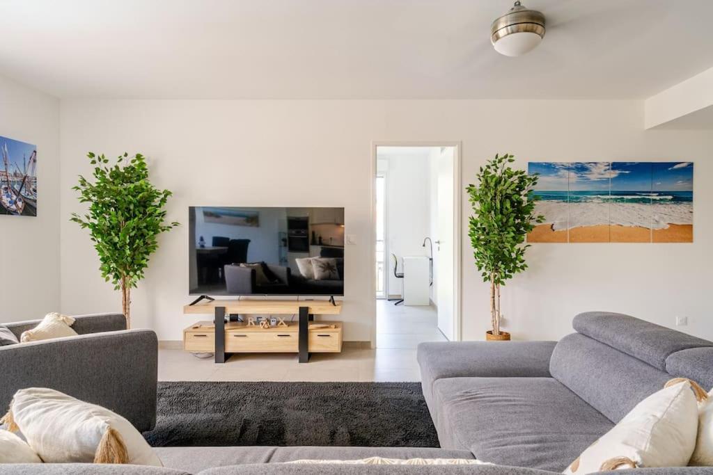 Newly Built With Pool, Walk To The Apartamento Antibes