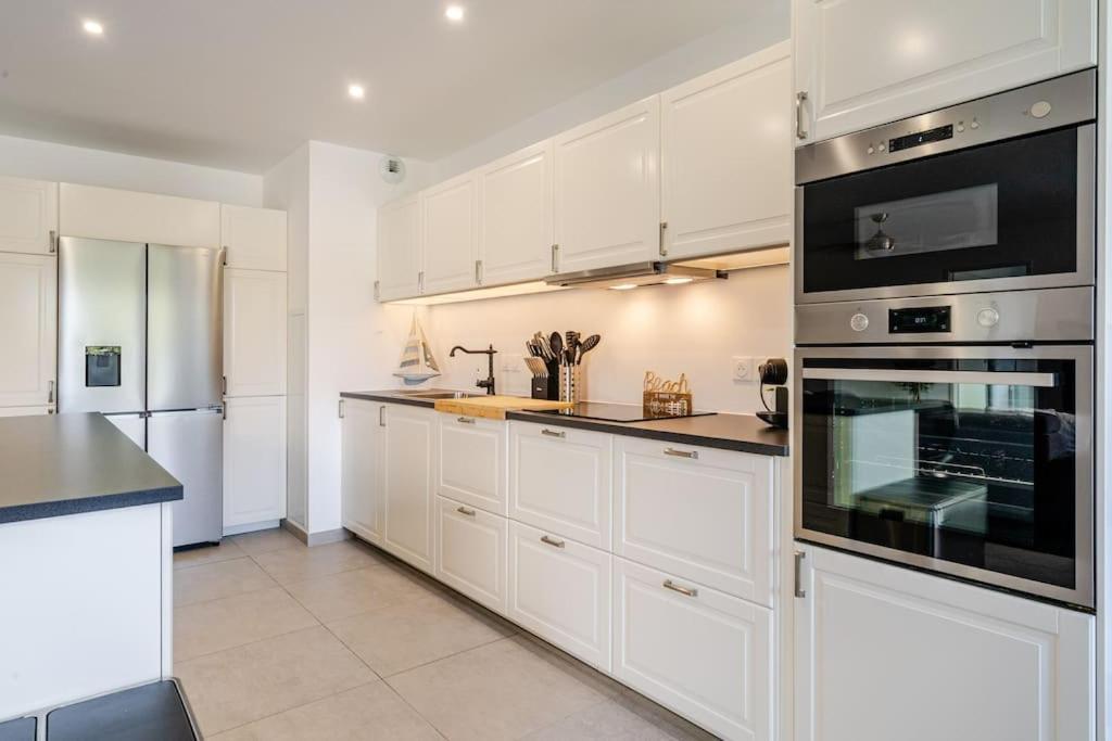 Apartamento Newly Built With Pool, Walk To The Antibes