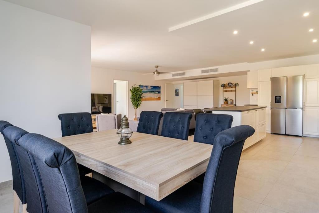 Newly Built With Pool, Walk To The Apartamento