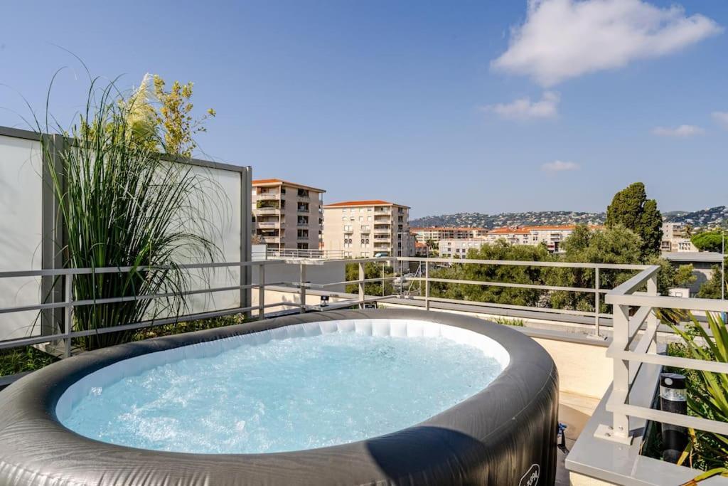 Newly Built With Pool, Walk To The Apartamento *