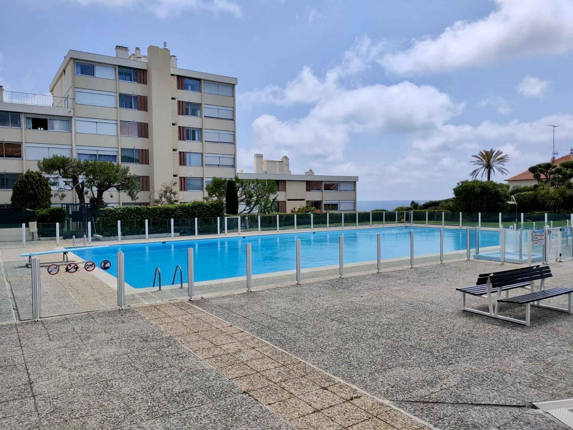 A3 - 2 Bdr Sea View 10 Min - Parking, Pool & Terrace Apartment Antibes