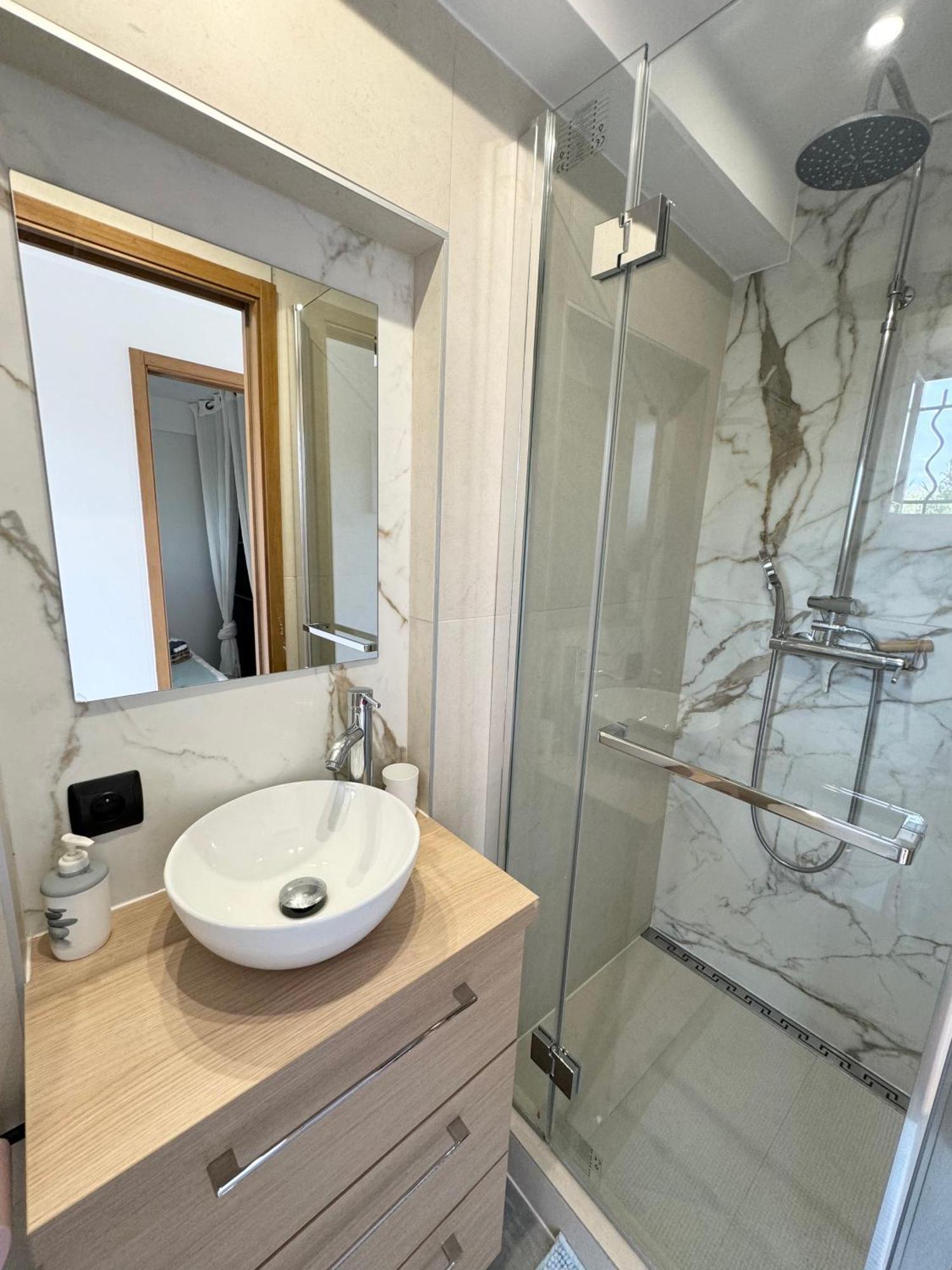 Apartment Le Cocon Marin , Vue , Clim , Parking , Piscine *