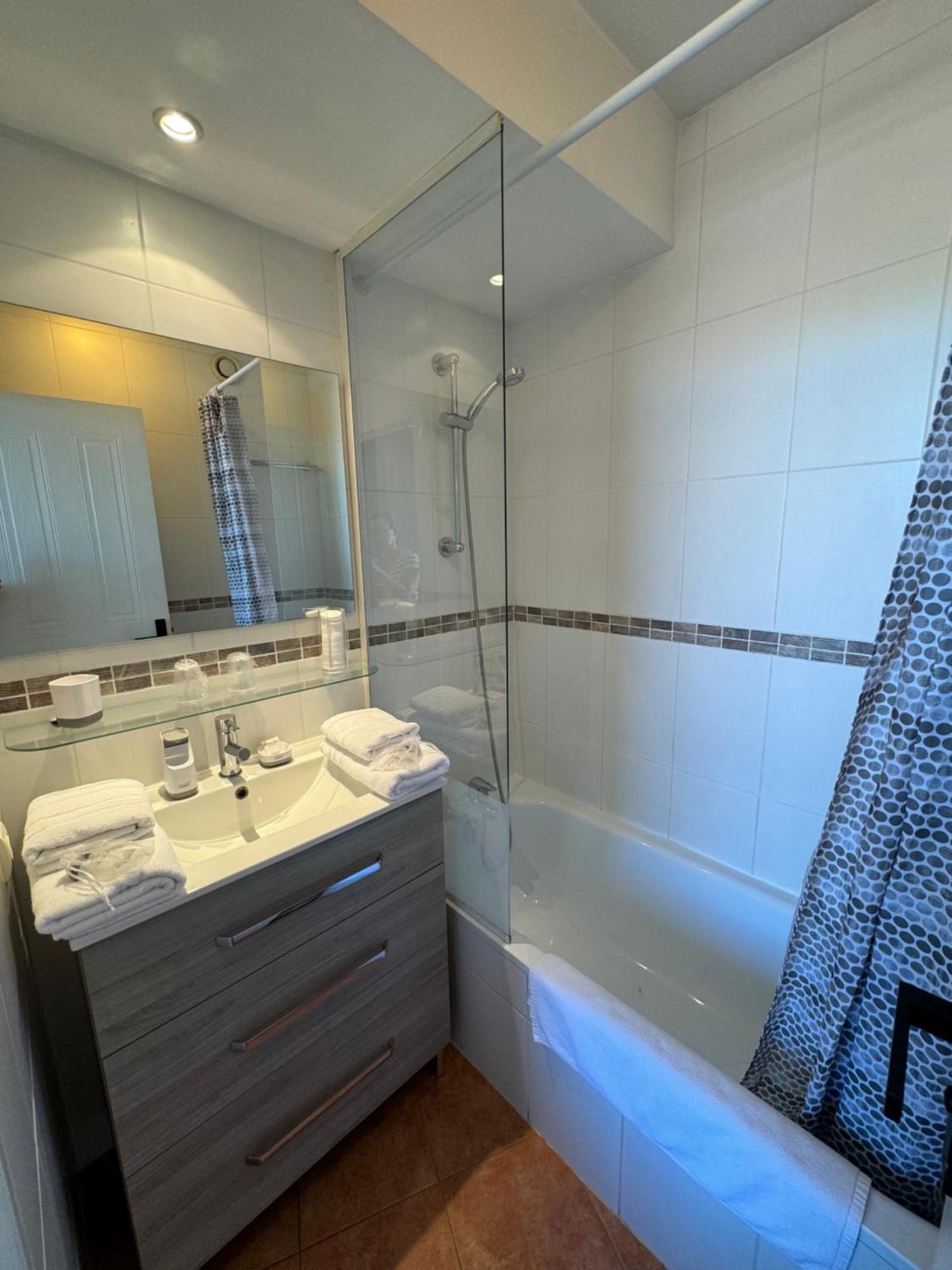 Apartment Penthouse - Jacuzzi - Terrace - Parking - 2 Pools