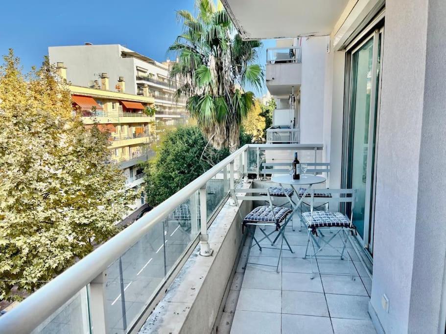Eden Blue Yourhosthelper Apartment *