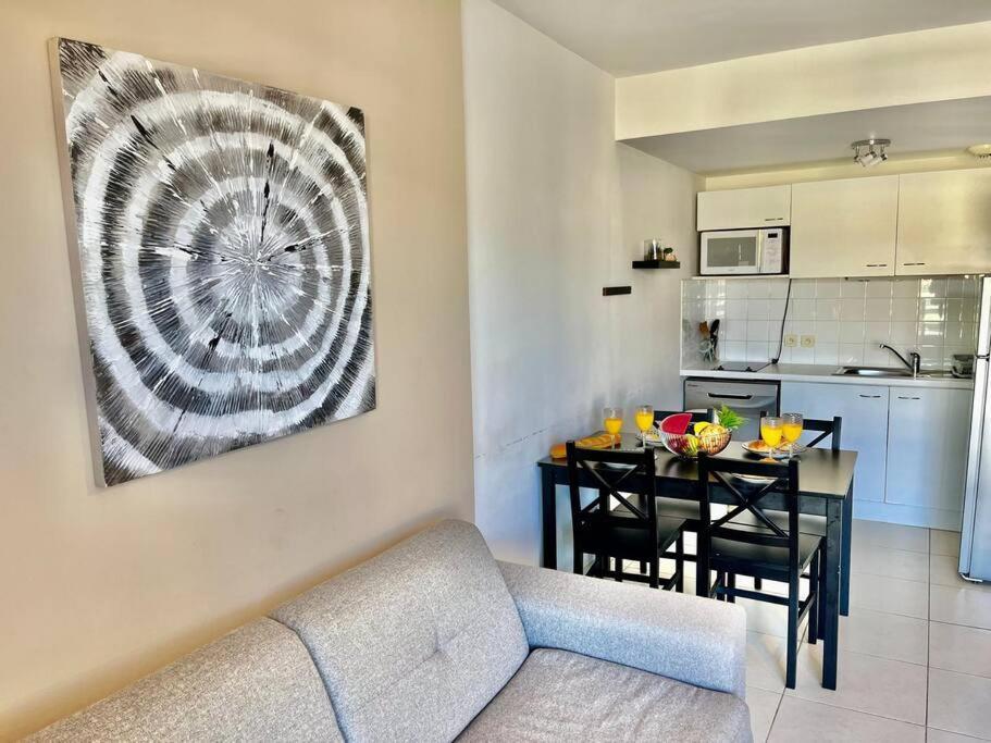 Eden Blue Yourhosthelper * Antibes
