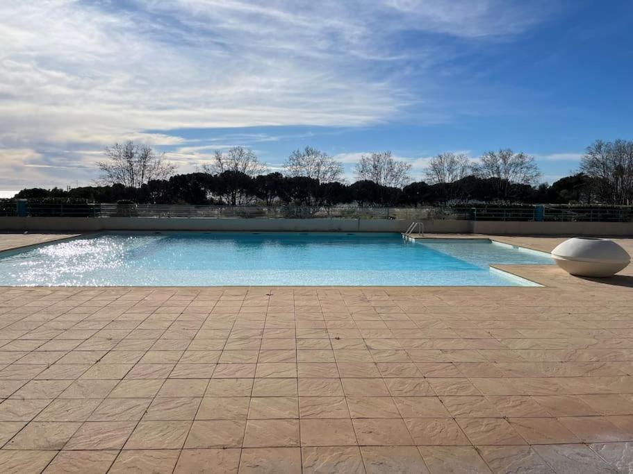 F2 Climatise, Piscine, Parking, A Pied * Antibes