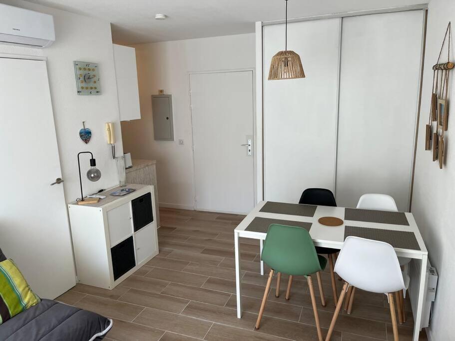 F2 Climatise, Piscine, Parking, A Pied Apartment
