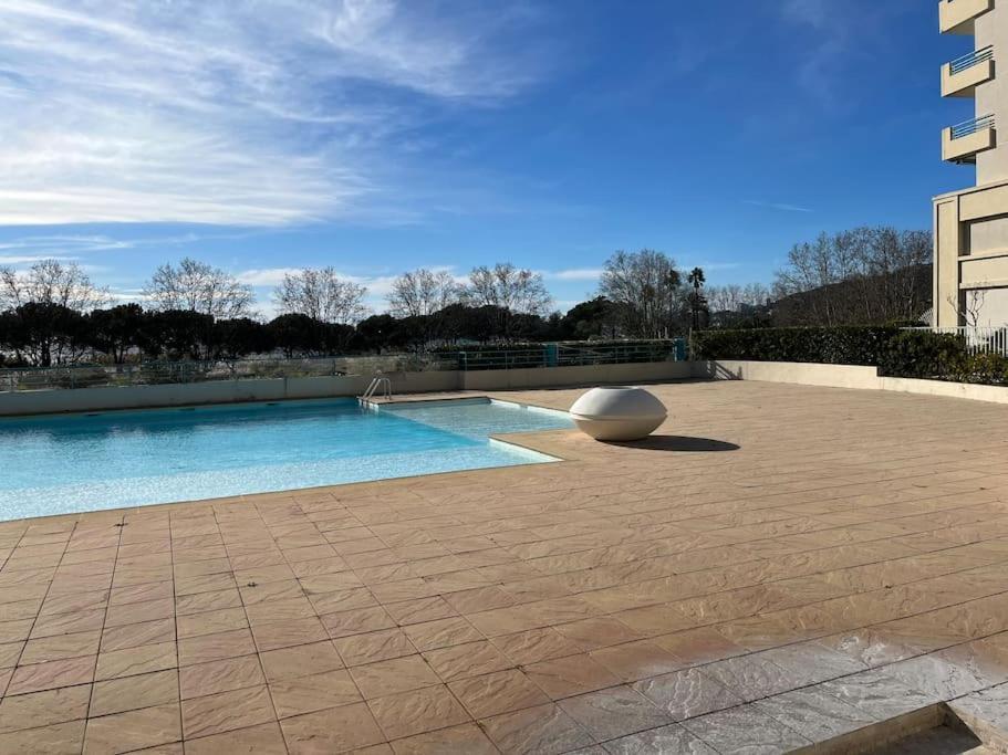 F2 Climatise, Piscine, Parking, A Pied Apartment *