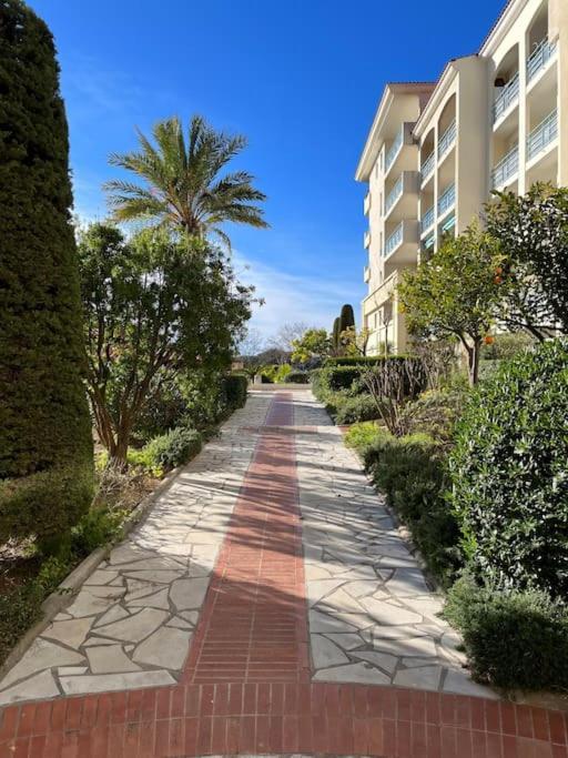 F2 Climatise, Piscine, Parking, A Pied Apartment Antibes