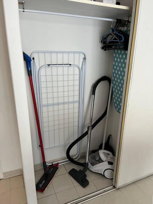F2 Climatise, Piscine, Parking, A Pied Apartment *