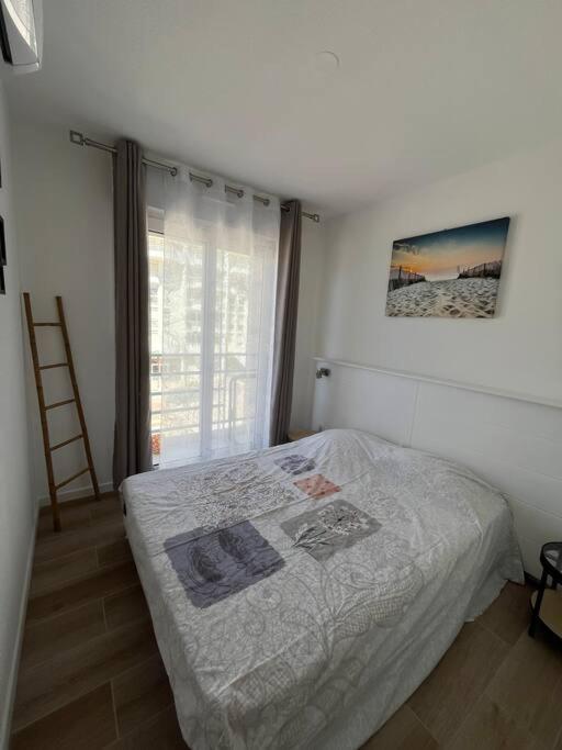 Apartment F2 Climatise, Piscine, Parking, A Pied *