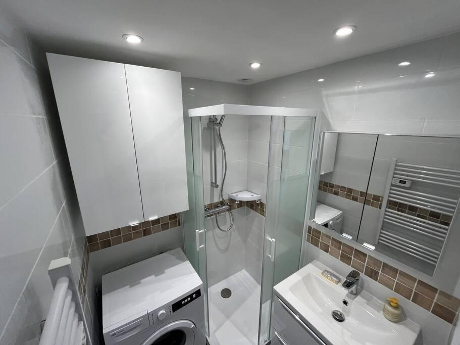 Apartment F2 Climatise, Piscine, Parking, A Pied *