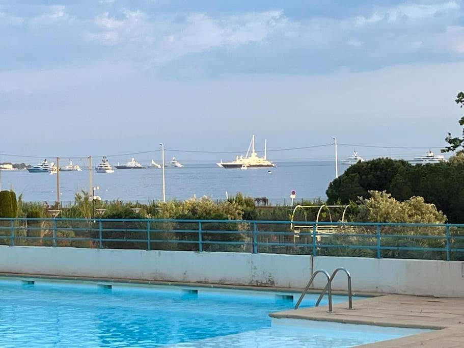 F2 Climatise, Piscine, Parking, A Pied Apartment Antibes