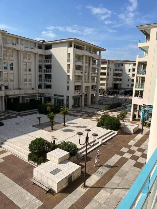 F2 Climatise, Piscine, Parking, A Pied * Antibes