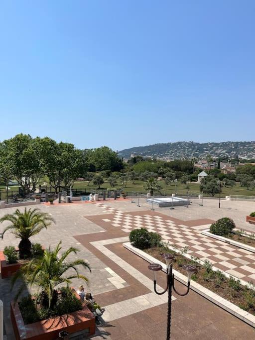 F2 Climatise, Piscine, Parking, A Pied Apartment Antibes