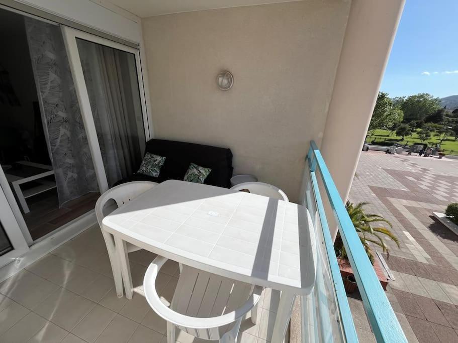 F2 Climatise, Piscine, Parking, A Pied * Antibes