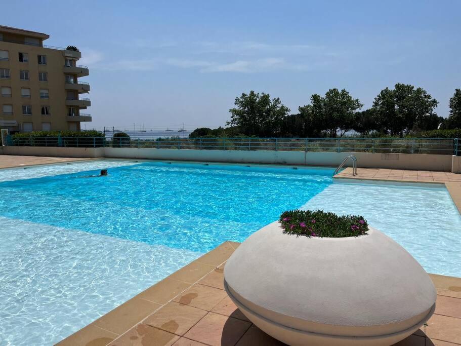 F2 Climatise, Piscine, Parking, A Pied Apartment *
