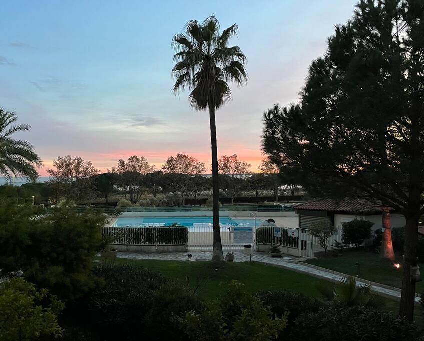 Appartement F2 Cozy Vue Mer, Piscine, Parking, A Pied ! Antibes