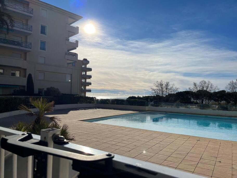 Appartement F2 Cozy Vue Mer, Piscine, Parking, A Pied !