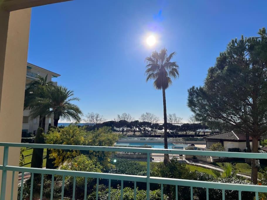 F2 Cozy Vue Mer, Piscine, Parking, A Pied ! Appartement Antibes