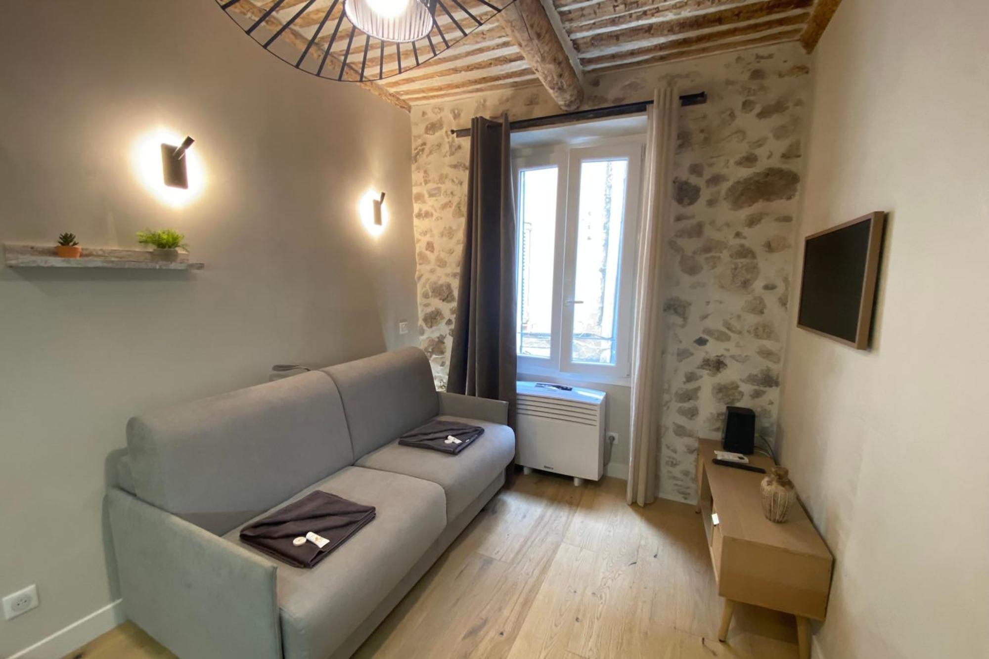 06ck Cosy In The Heart Of Old Apartment Antibes