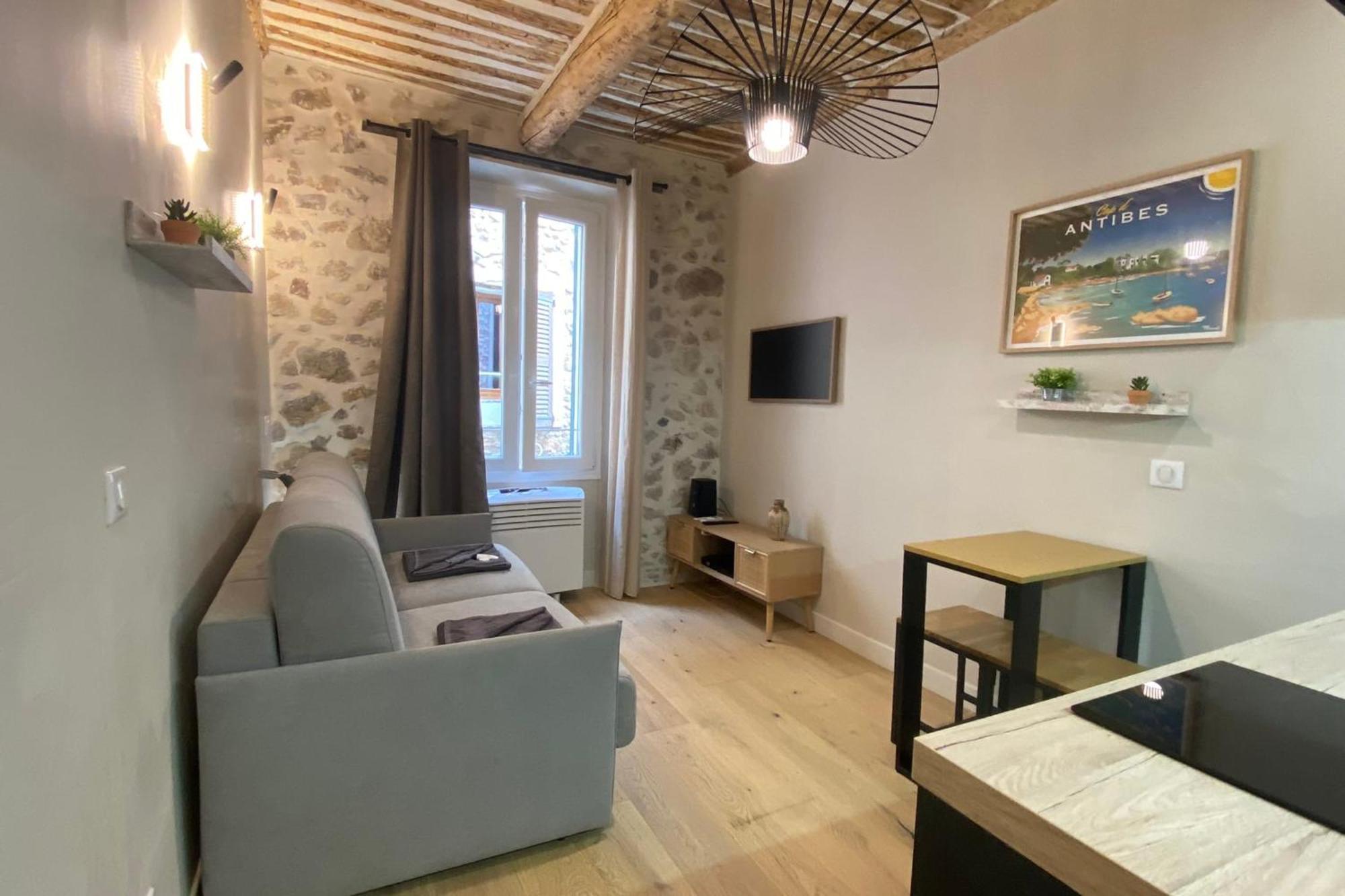 06ck Cosy In The Heart Of Old * Antibes