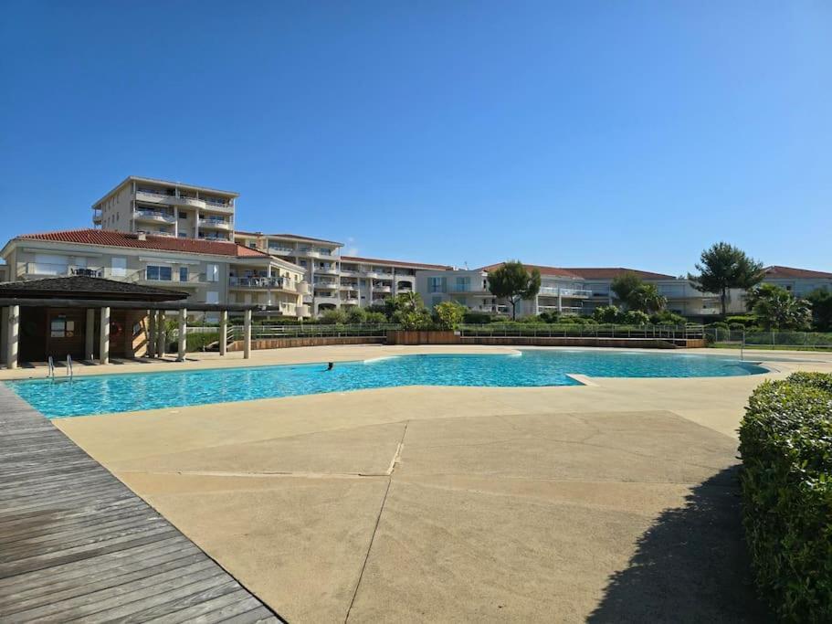Apartment Modern Beachfront Family With Pool *
