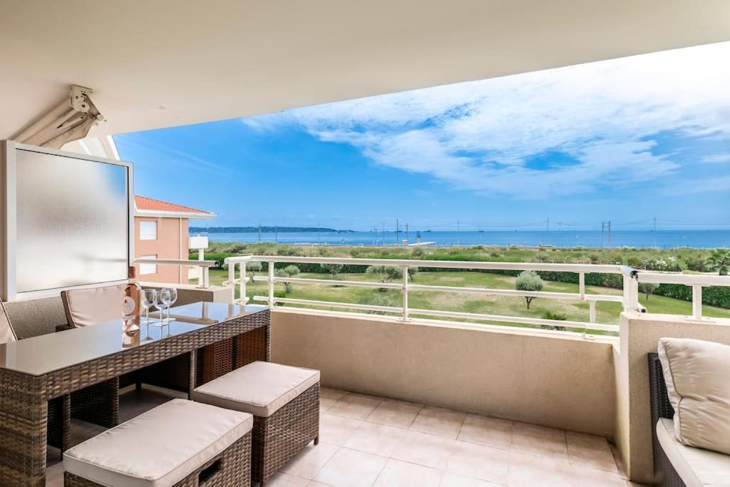 Modern Beachfront Family With Pool Apartment Antibes