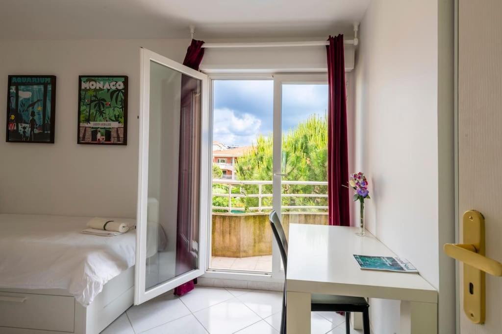 Modern Beachfront Family With Pool * Antibes