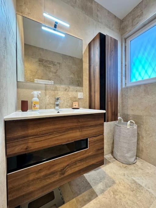 Florida, 8 Prs, Piscine, Clim, Parking Apartment
