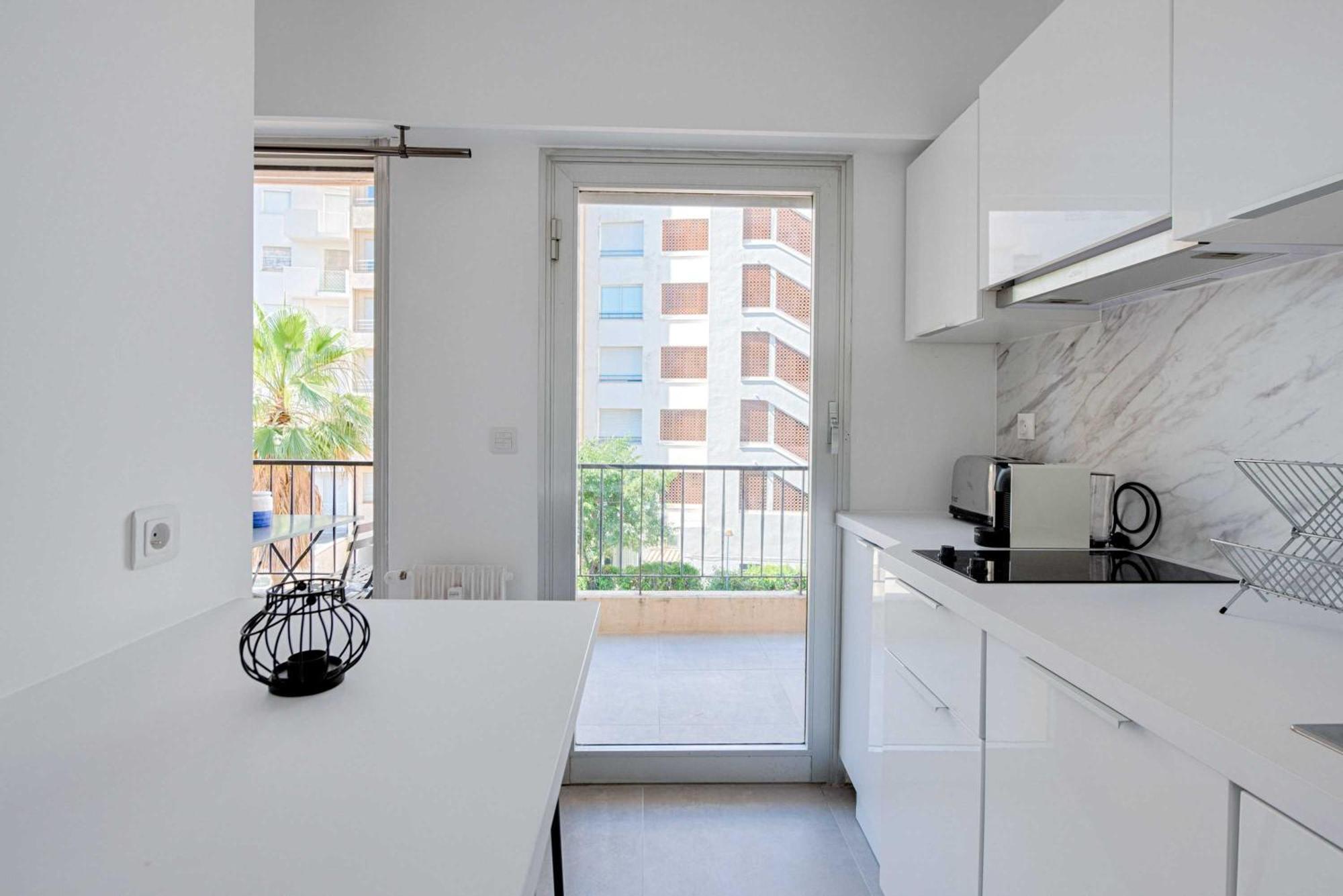 Beautiful Flat With Balcony - 200m From The