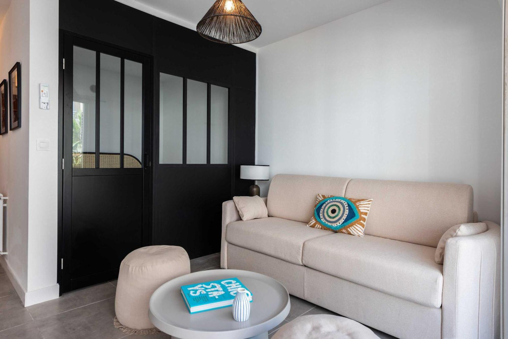 Apartment Beautiful Flat With Balcony - 200m From The *