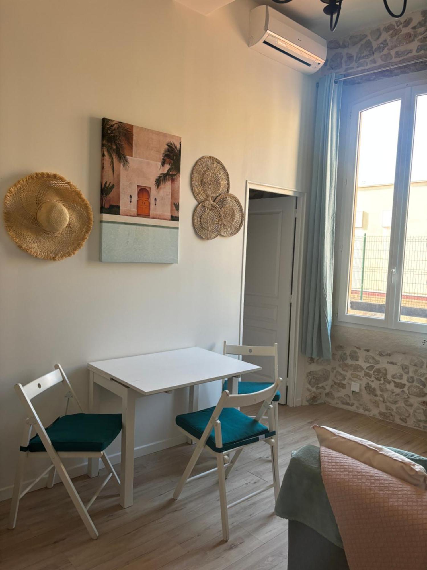 Lovely Old Town Flat - Les Remparts Apartment