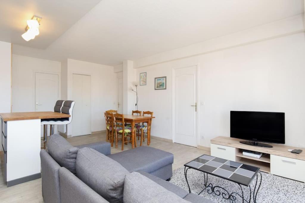 Le France -rare, 6 Couchages, Clim, Wifi, 2 Sdb, 2wc, Parking Apartment Antibes