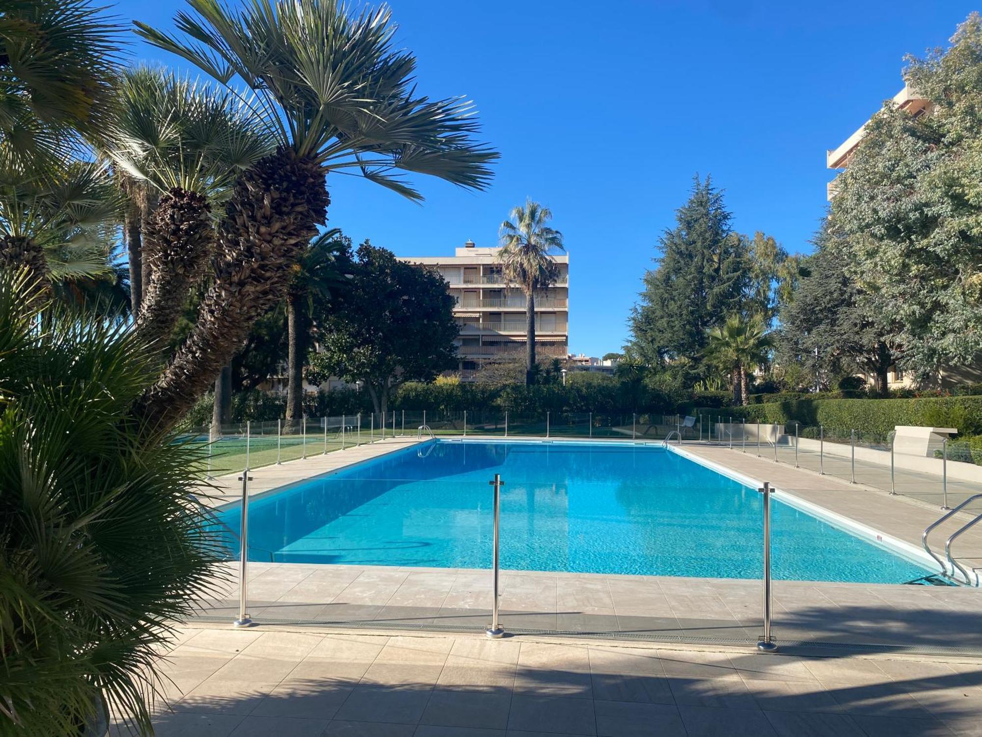 Juan-les-pins, 4 Pieces, 80m2, Luxe Piscine Tennis Apartamento