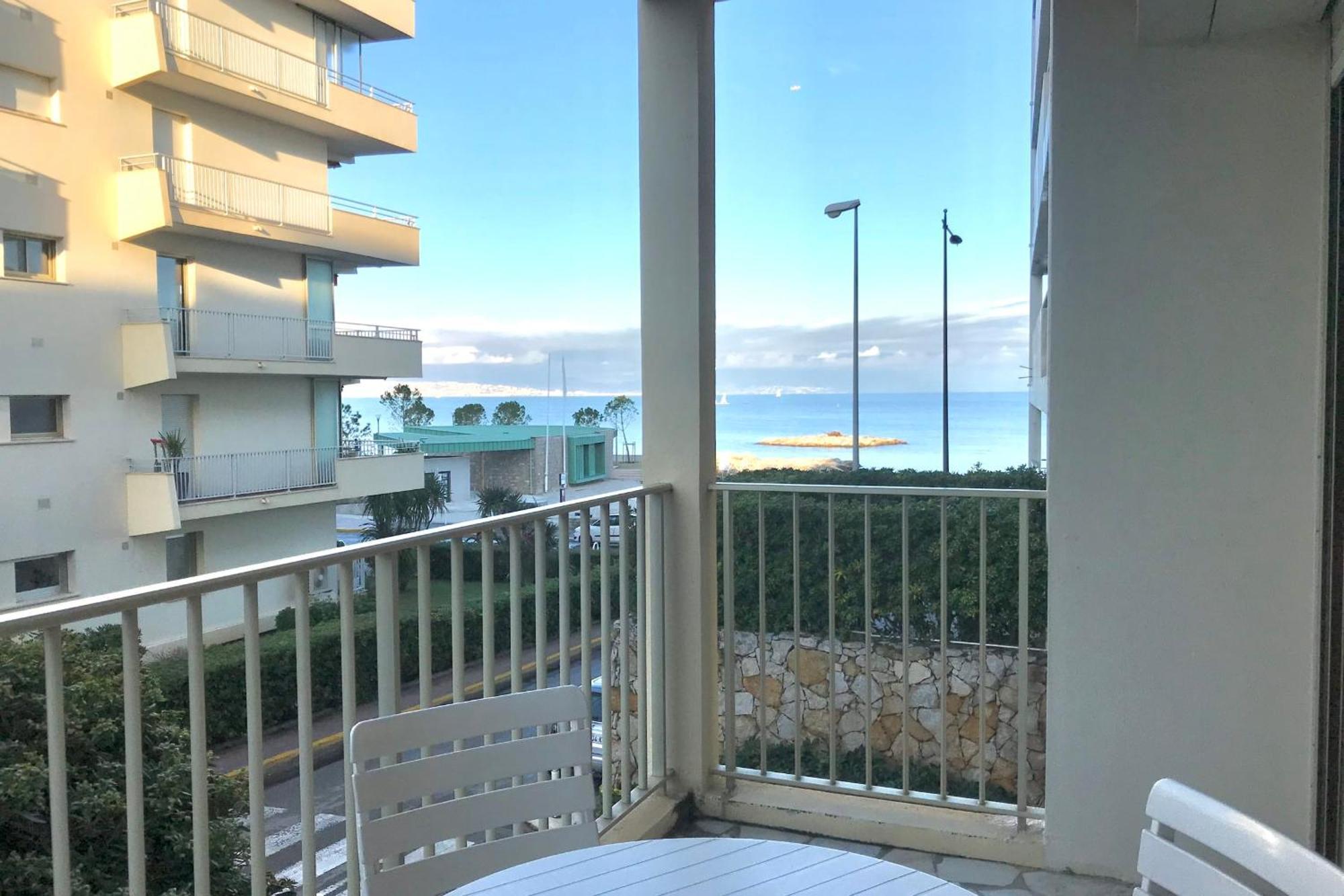 Cap D'antibes 2 Bdr With Parking Swimming Pool And Ac *