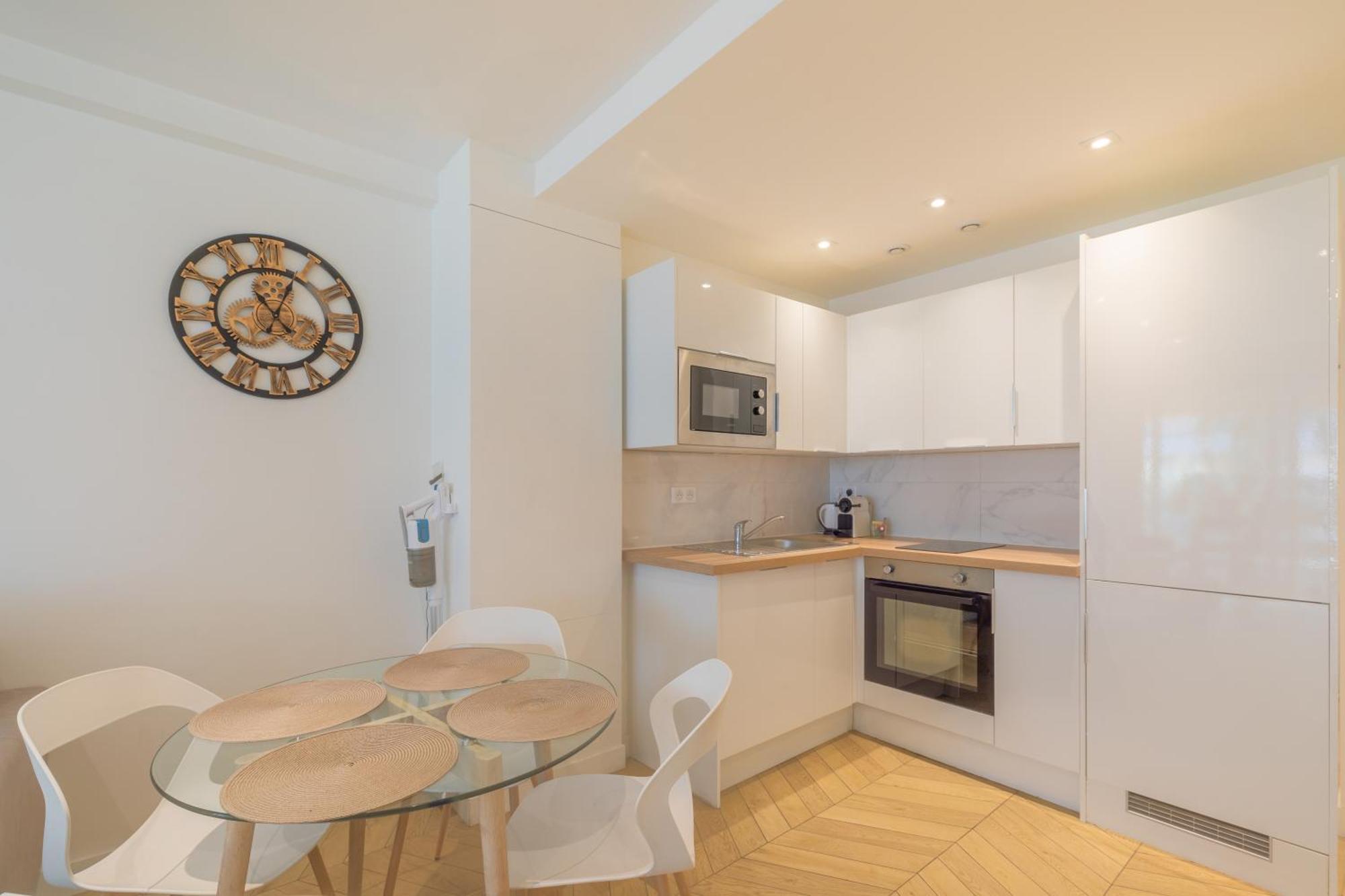Le California 200m Des Plages Chic Luxe Et Cosy 2 A 4 Personnes * Antibes