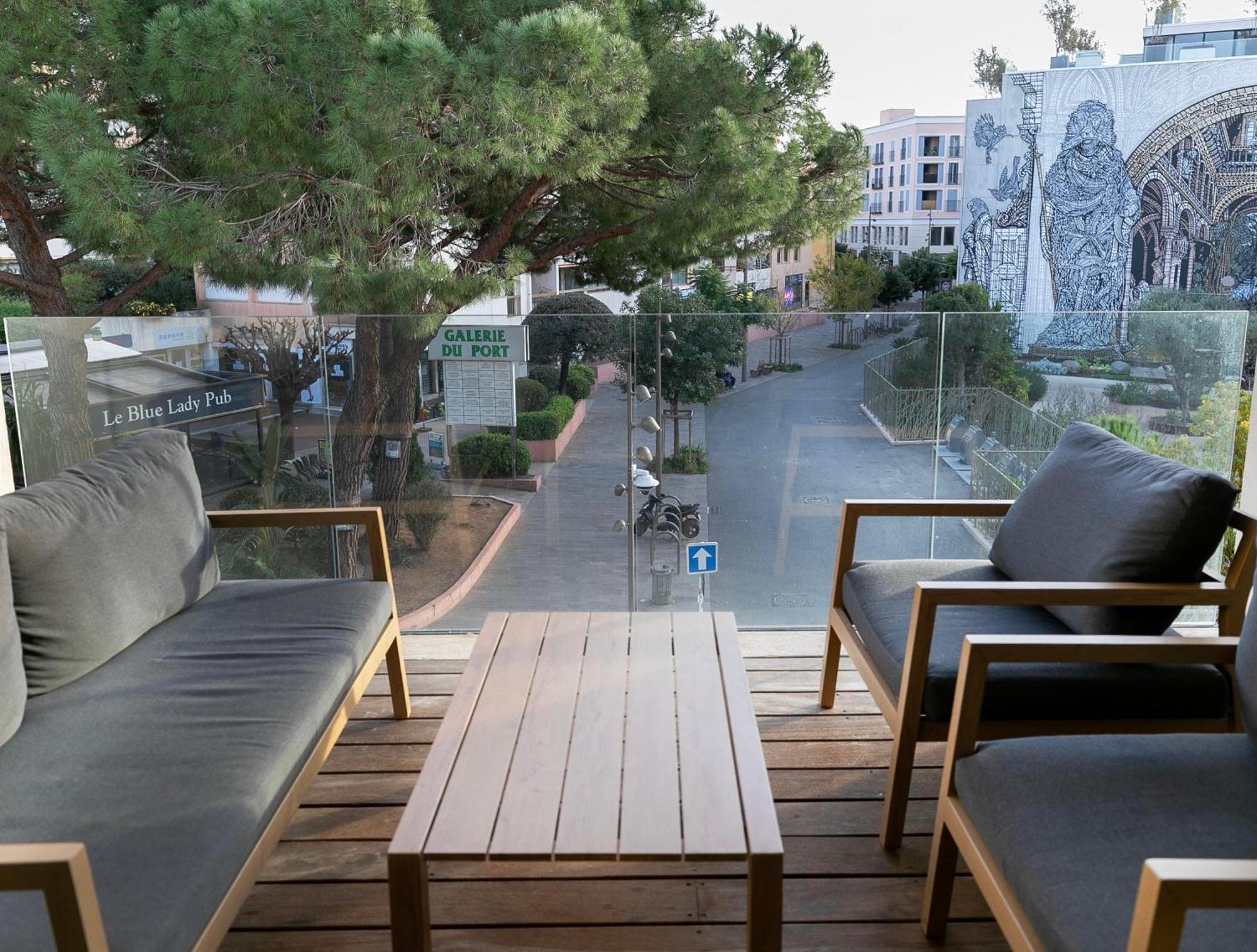 Le Standing - De Standing Proche Du Port Apartment Antibes