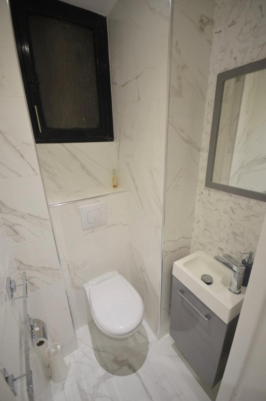 Luxueux De 2 Pieces , Etage Eleve , Terrasse Face A La , A Saisir! Antibes