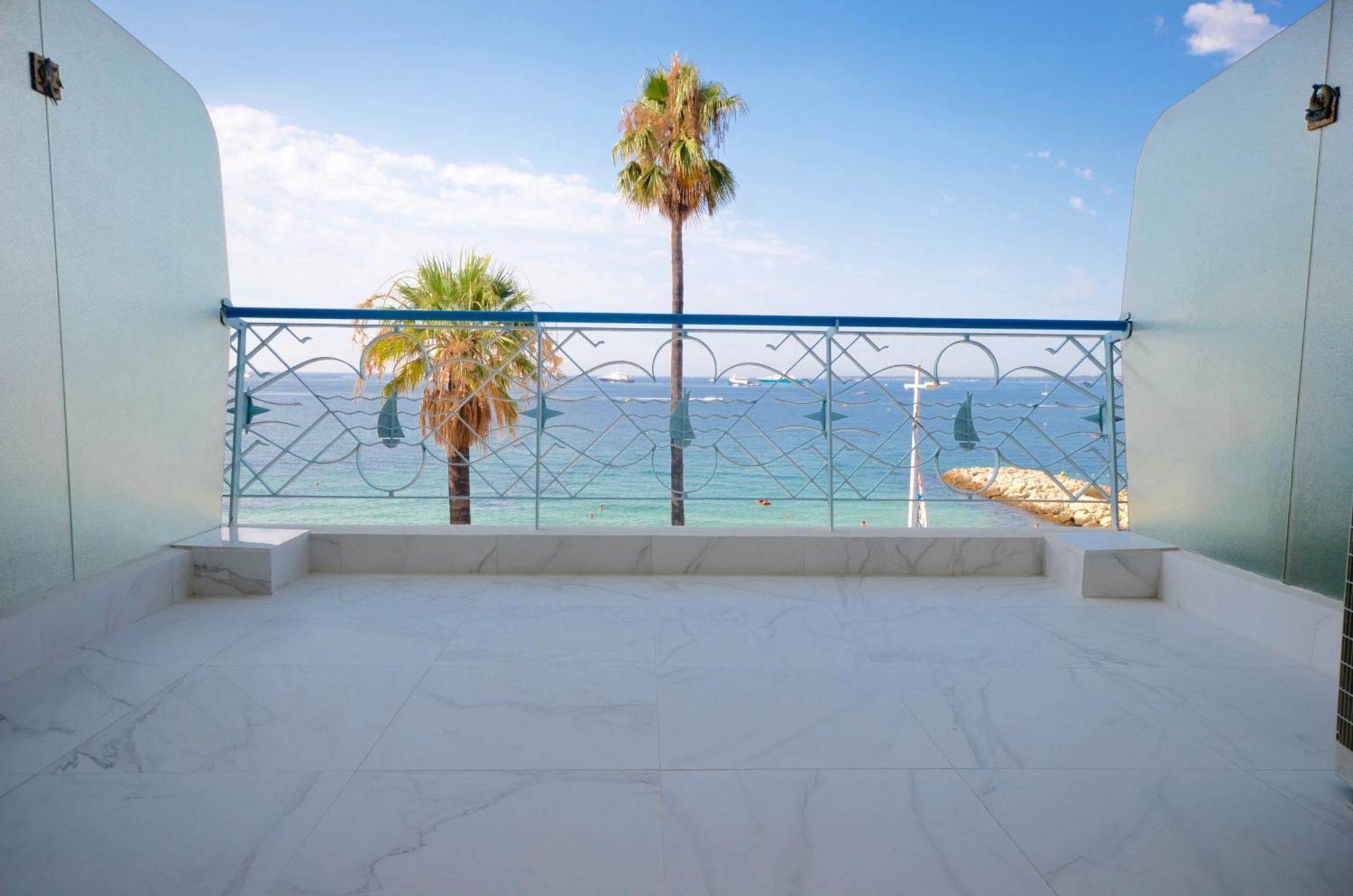 Apartment Luxueux De 2 Pieces , Etage Eleve , Terrasse Face A La , A Saisir! *