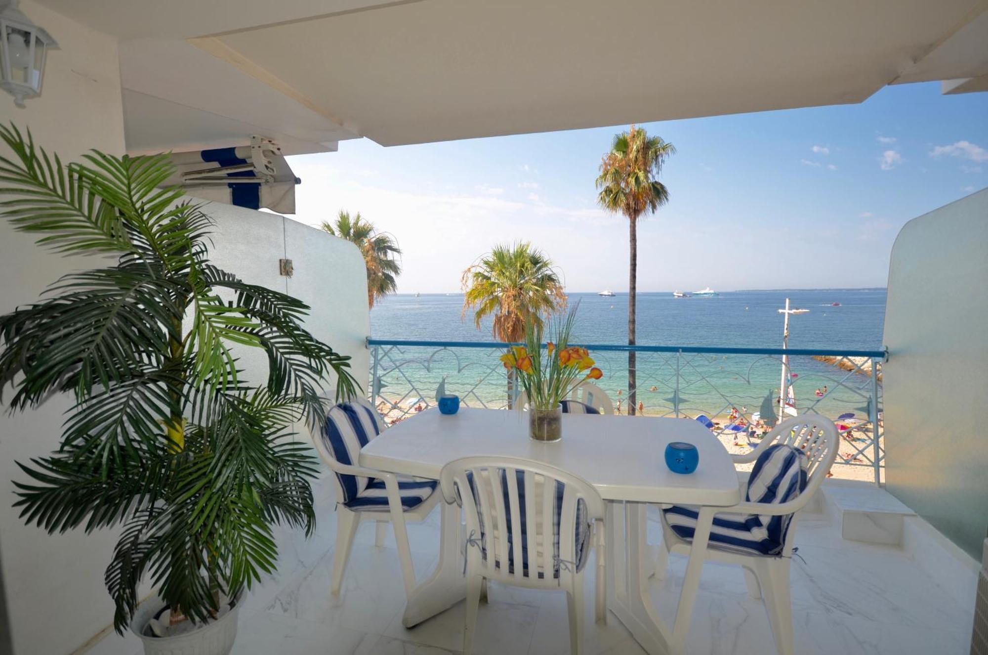 Luxueux De 2 Pieces , Etage Eleve , Terrasse Face A La , A Saisir!