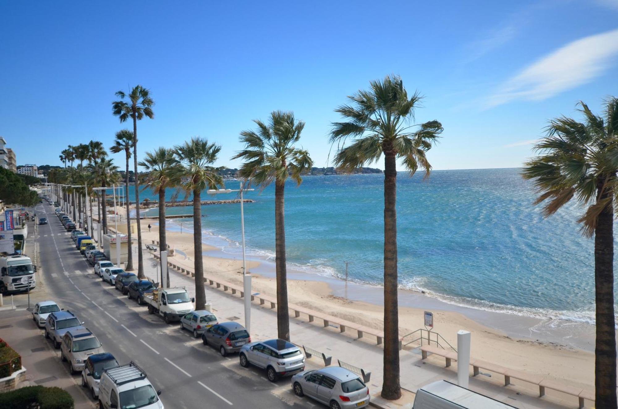 Luxueux De 2 Pieces , Etage Eleve , Terrasse Face A La , A Saisir! * Antibes