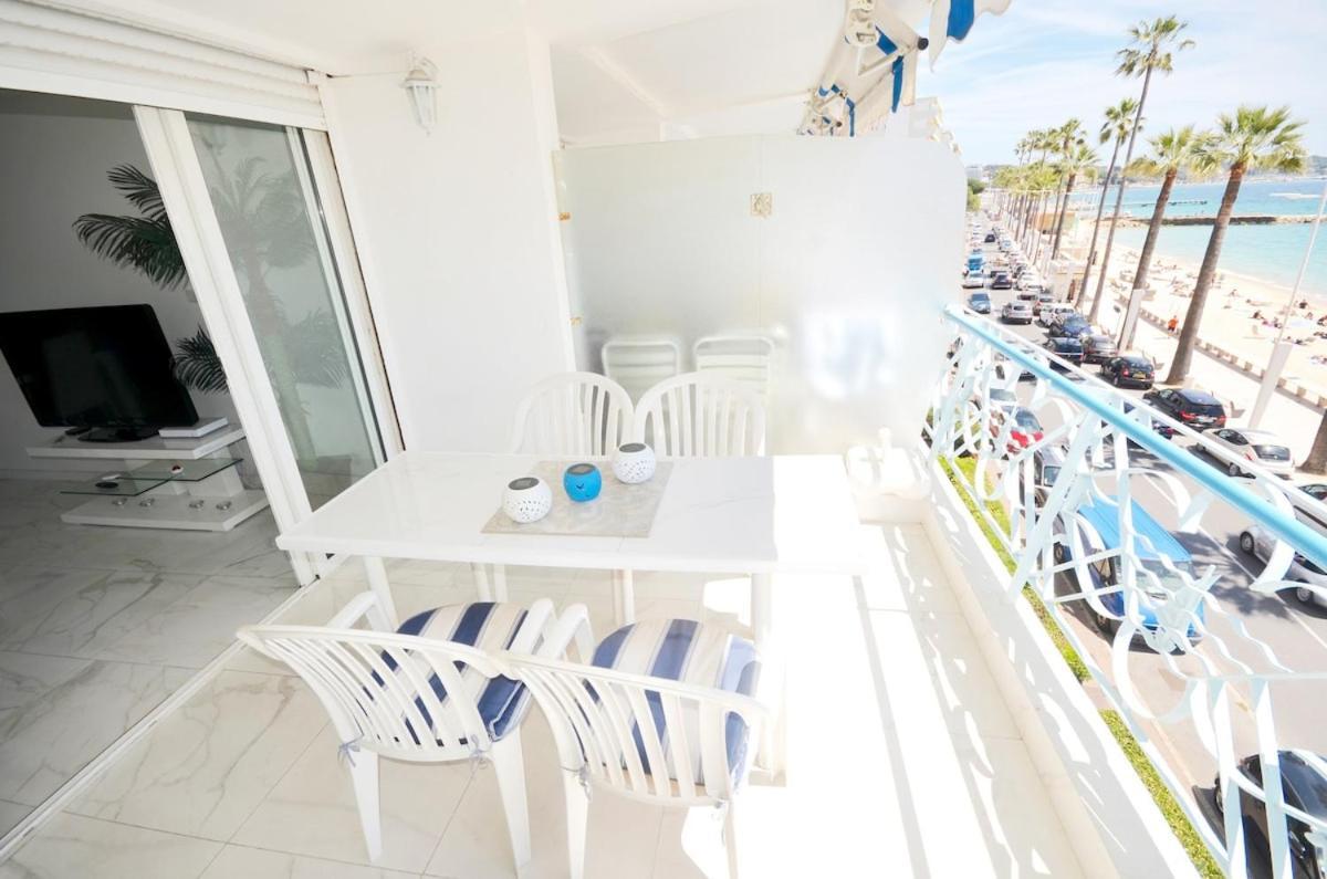 Apartment Luxueux De 2 Pieces , Etage Eleve , Terrasse Face A La , A Saisir! Antibes
