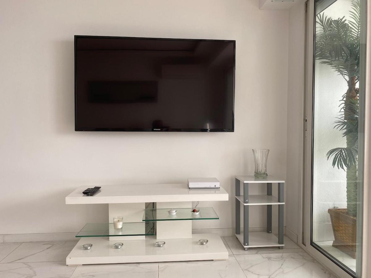 Apartment Luxueux De 2 Pieces , Etage Eleve , Terrasse Face A La , A Saisir! *