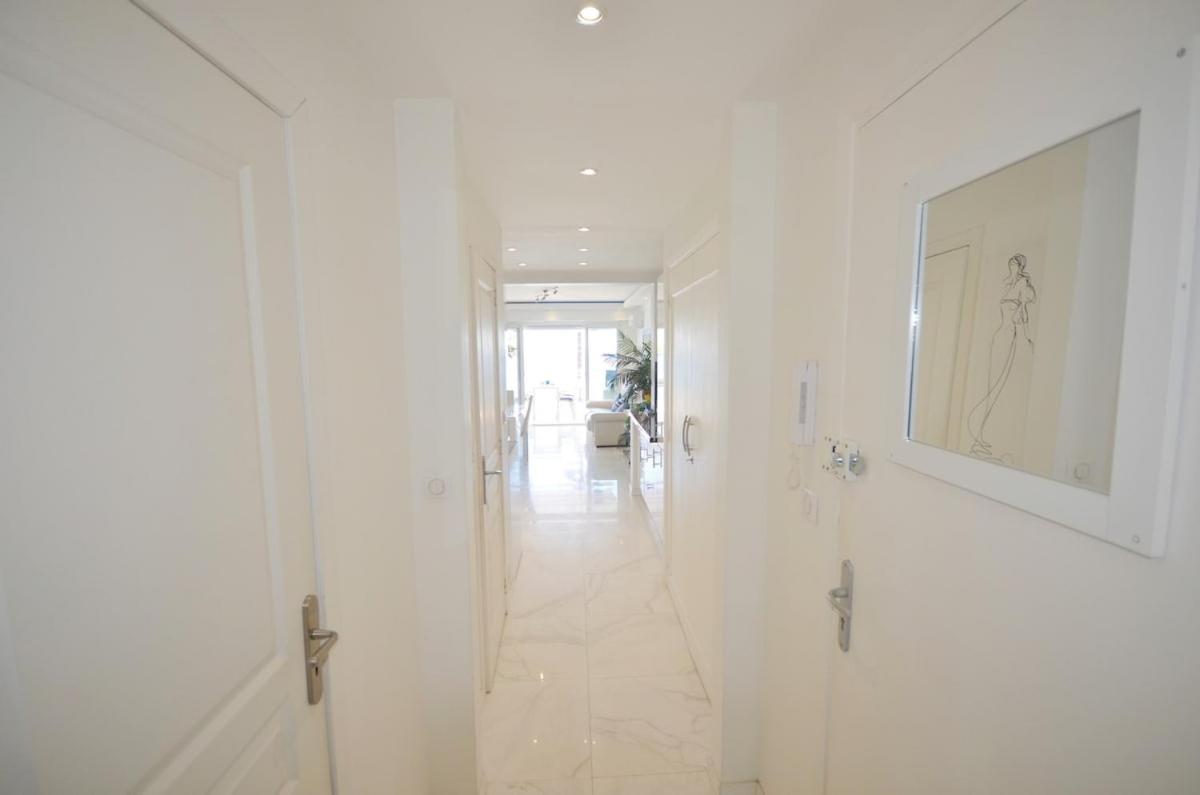 Luxueux De 2 Pieces , Etage Eleve , Terrasse Face A La , A Saisir! *