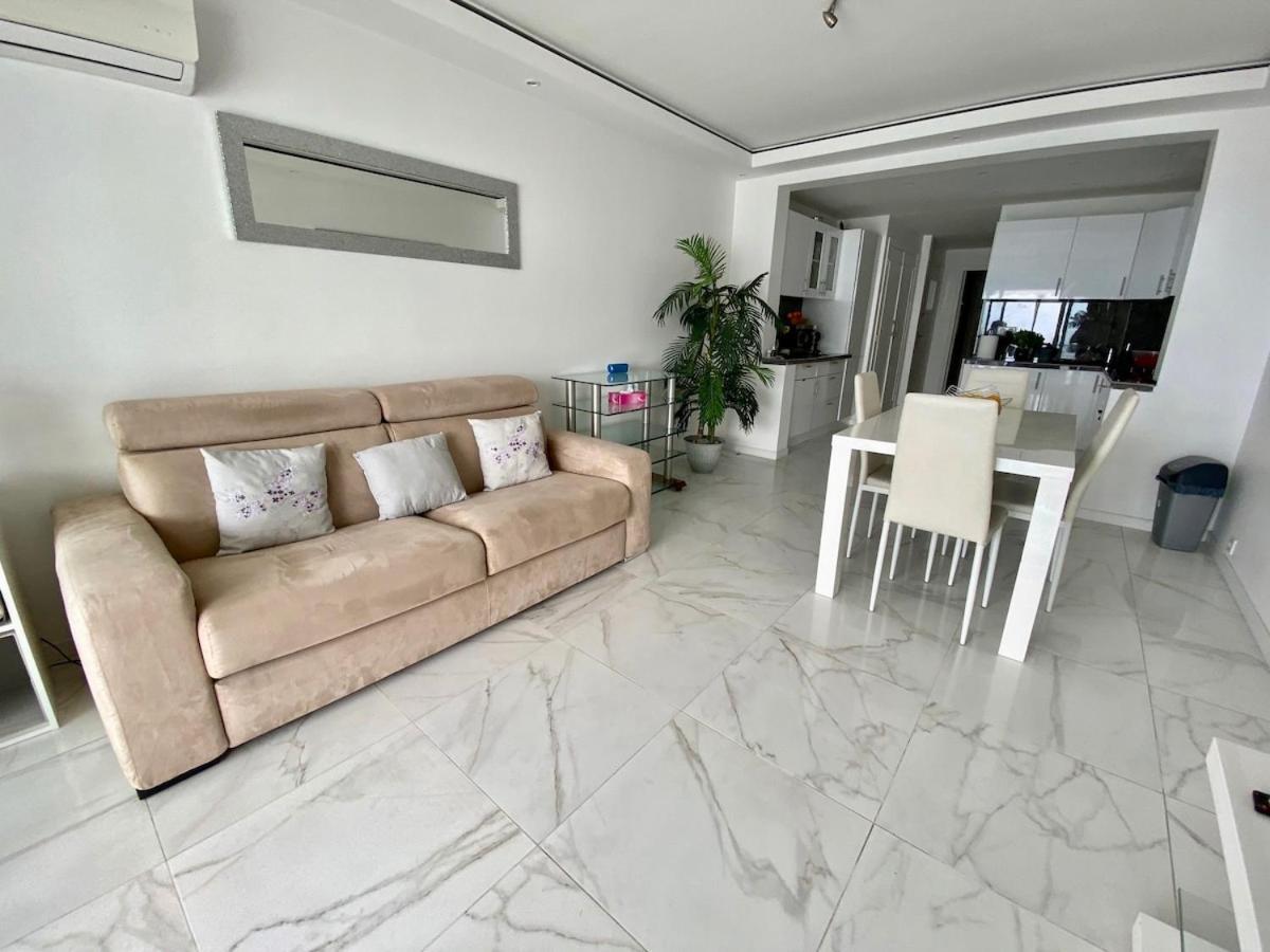 Apartment Luxueux De 2 Pieces , Etage Eleve , Terrasse Face A La , A Saisir! *