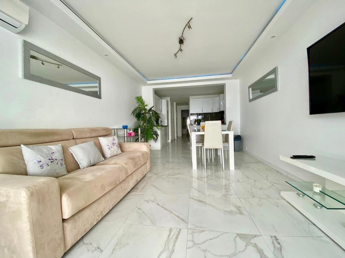 Luxueux De 2 Pieces , Etage Eleve , Terrasse Face A La , A Saisir!