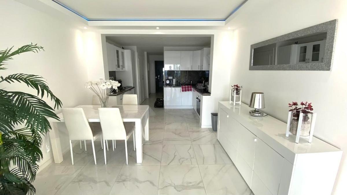 Luxueux De 2 Pieces , Etage Eleve , Terrasse Face A La , A Saisir! Apartment *