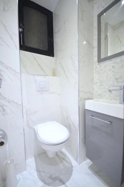 Luxueux De 2 Pieces , Etage Eleve , Terrasse Face A La , A Saisir! * Antibes