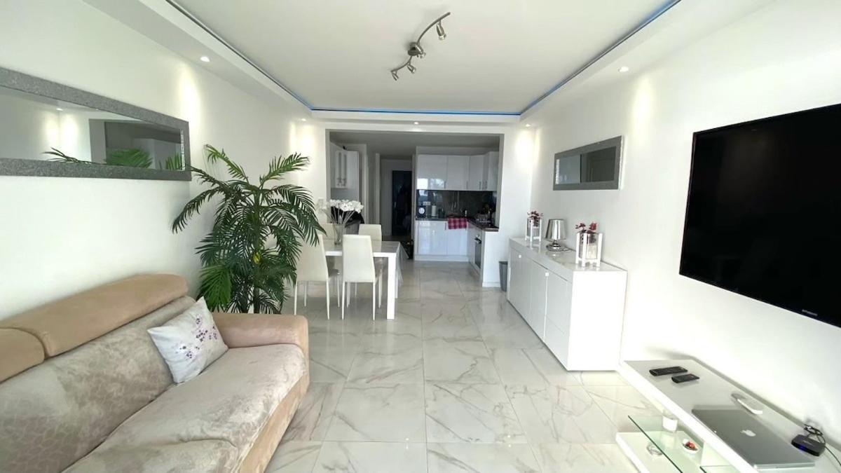 Apartment Luxueux De 2 Pieces , Etage Eleve , Terrasse Face A La , A Saisir! *